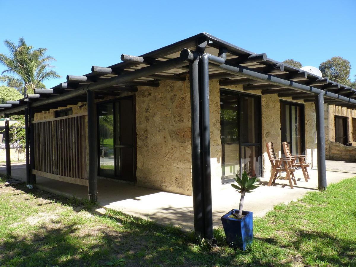 Happy Dogs Cottage Margaret River Exterior photo